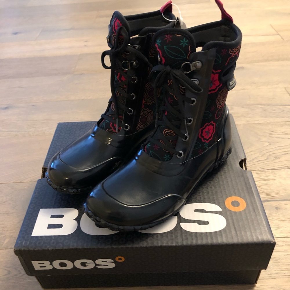New Kids BOGS Sidney Lace up Posey Snow Boots Size 4 Youth (Big Kid)